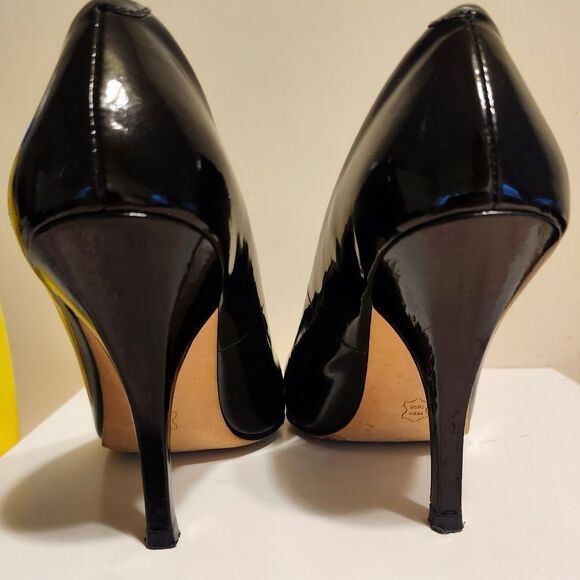 Saks Fifth Avenue Black Patent Leather Ruffle Front Peeptoe Pumps Sz.8 Ret $275 - Picture 5 of 7